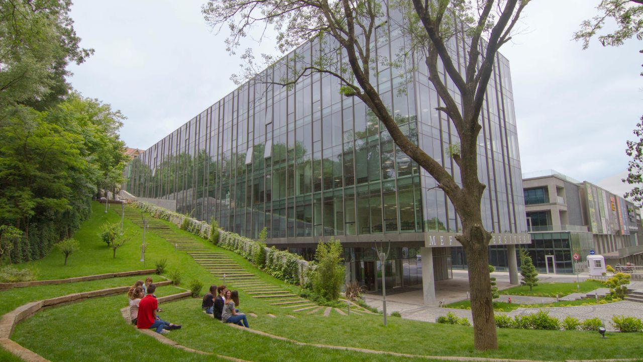 MEF’den türkiye’de bir ilk... Yapay zekâ merkezi firmalara yol gösterecek görseli