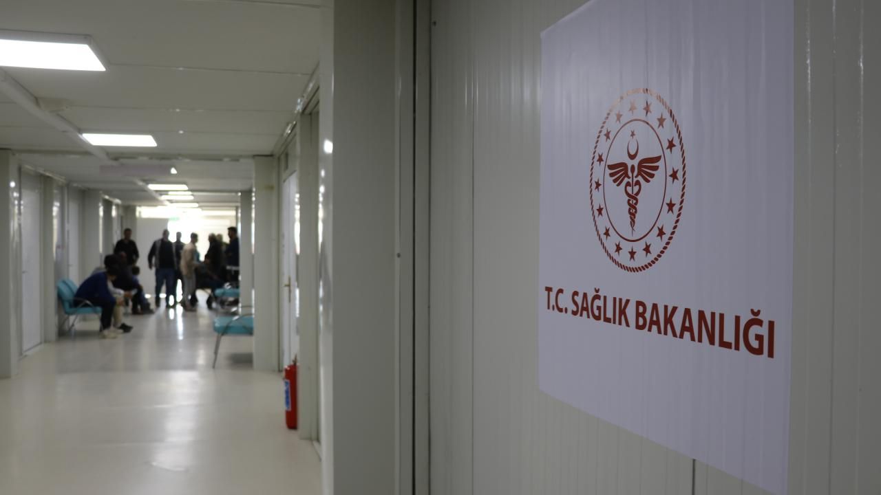 Bugün sağlık ocakları, hastane ve eczaneler açık mı? 19 Mayıs resmi tatil çalışma günleri ve saatleri görseli