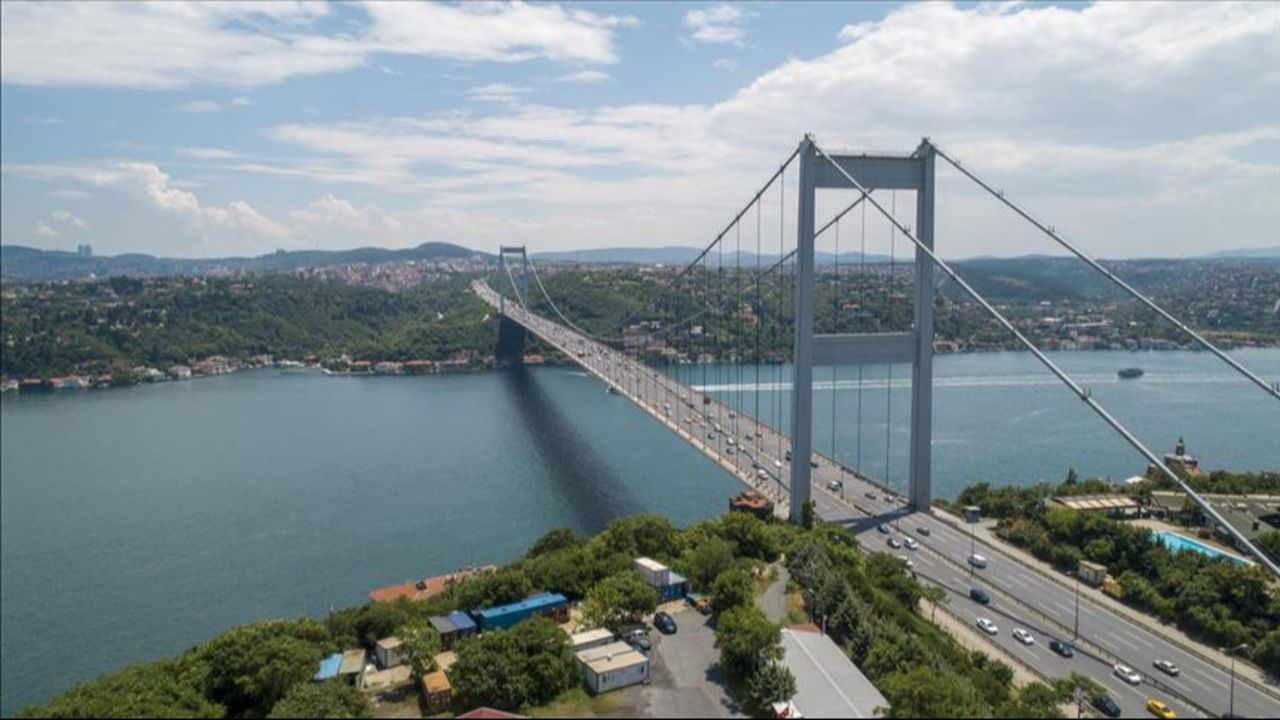 İstanbul Boğazı çift yönlü olarak kapandı! görseli