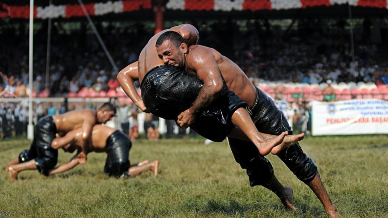 664. Kırkpınar Yağlı Güreşleri hangi kanalda, saat kaçta yayınlanacak? Katılımcı listesi belli oldu görseli