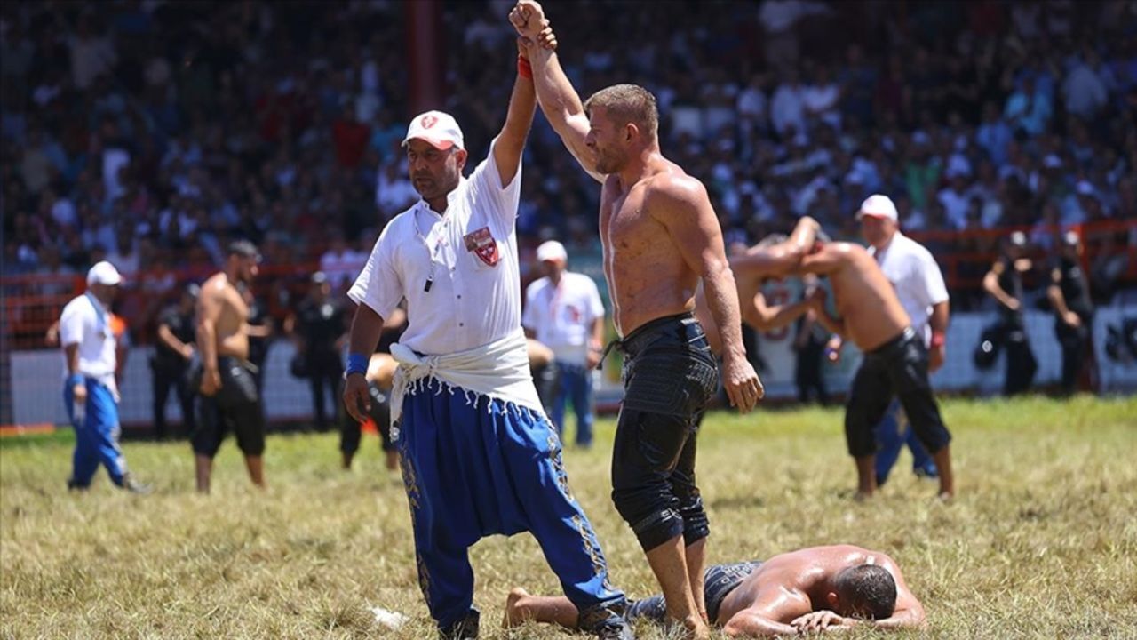 Başpehlivanlık ödülü ne kadar, Kırkpınar Güreşleri hangi kanalda, saat kaçta? Kırkpınar Yağlı Güreşleri canlı yayın bilgileri görseli