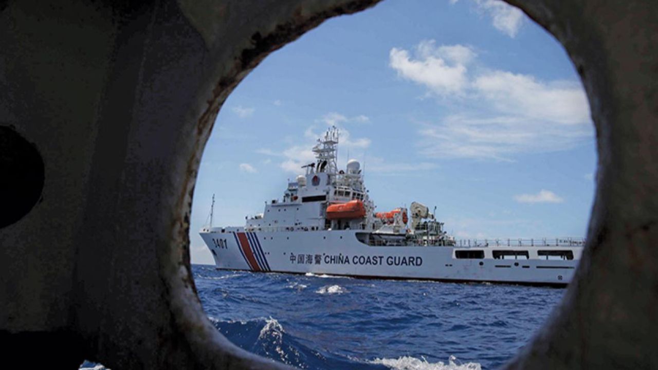 Güney Çin Denizi alev alev! Çin ve Vietnam donanmaları karşı karşıya görseli