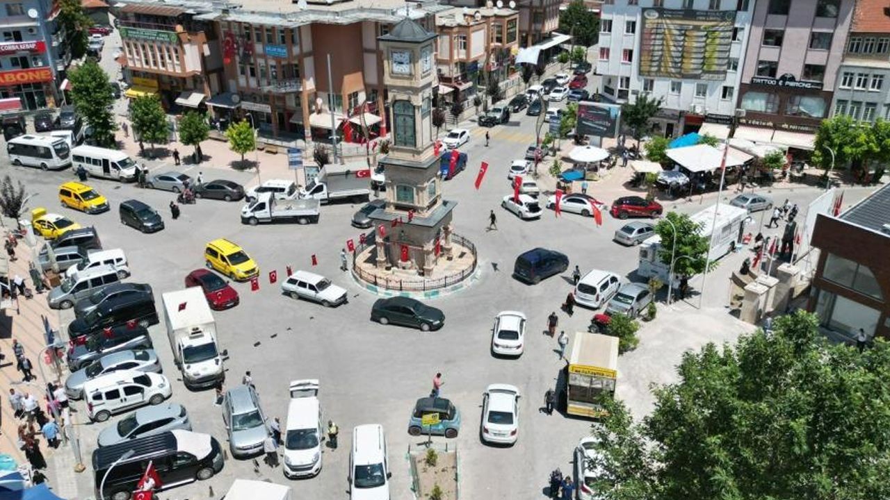 Her iki araçtan bir lüks! 45 bin nüfuslu ilçe 200 binlere dayandı: Sadece 1 ay sürecek