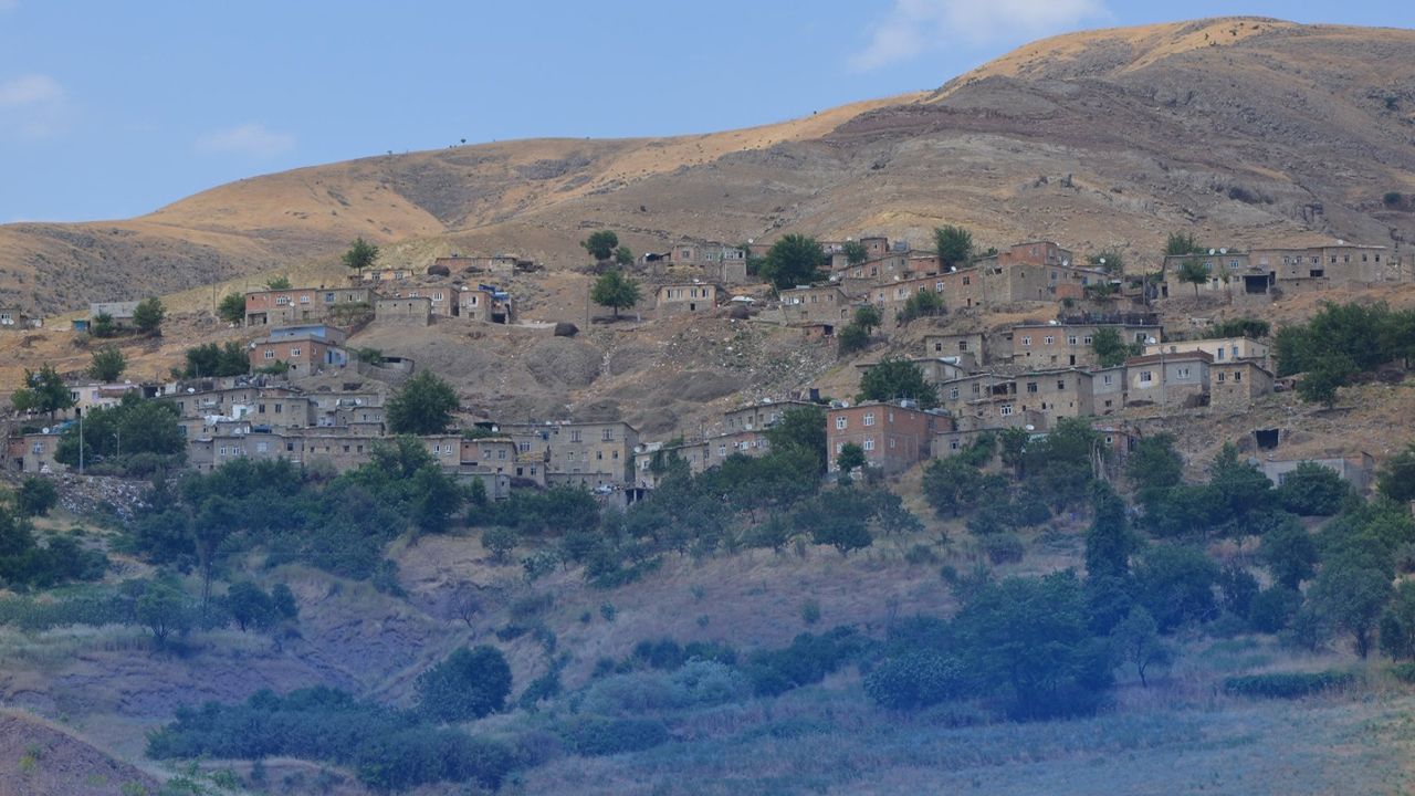 Köyün altı kaynıyor, kimse dışarı çıkamıyor! Köylüler kabusa isyan etti: Baş edemiyoruz, yardım edin