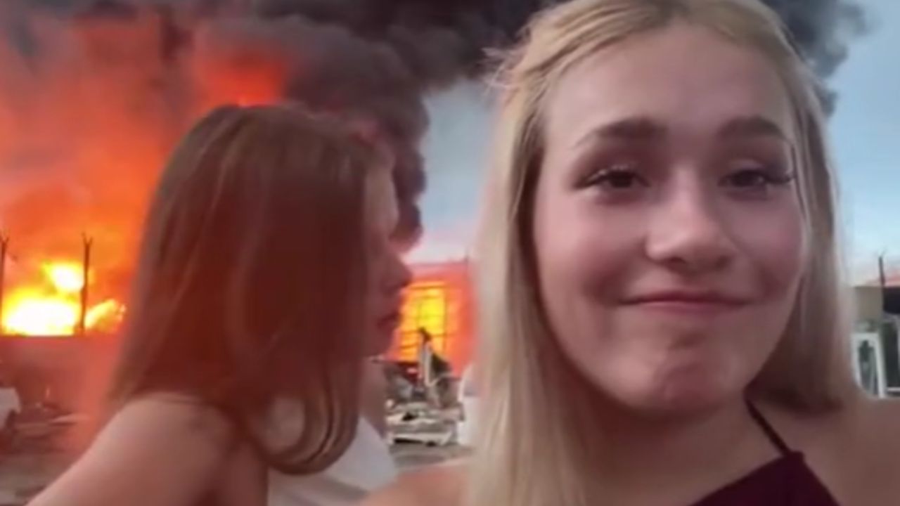 Tepkiler çığ gibi! Yangını arka plan yapıp TikTok videosu çektiler