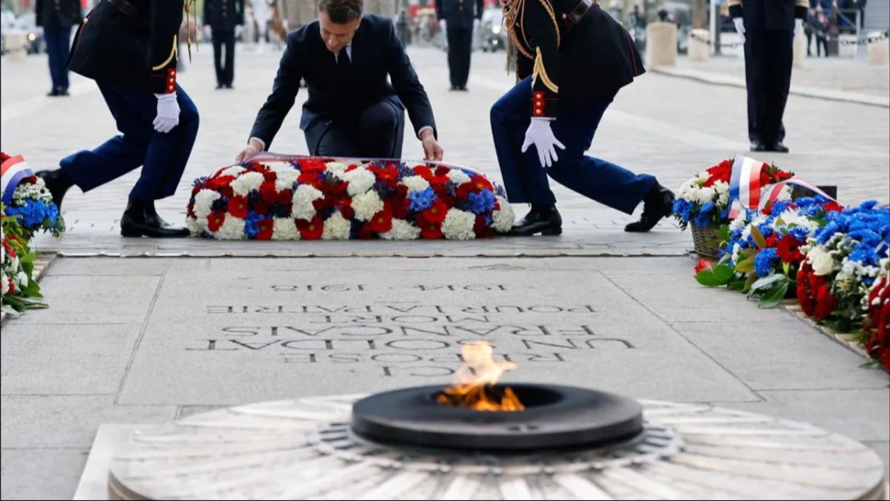 Fransa’da skandal! Savaş anıtından sigara yakan kişi sosyal medyayı ayağa kaldırdı