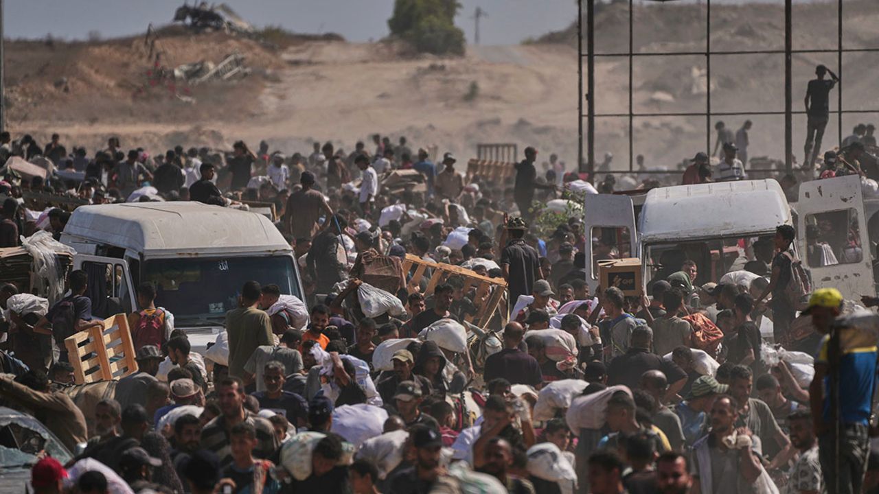 Yardım tırı yiyecek almak isteyen Filistinlilerin üzerine devrildi: 20 ölü