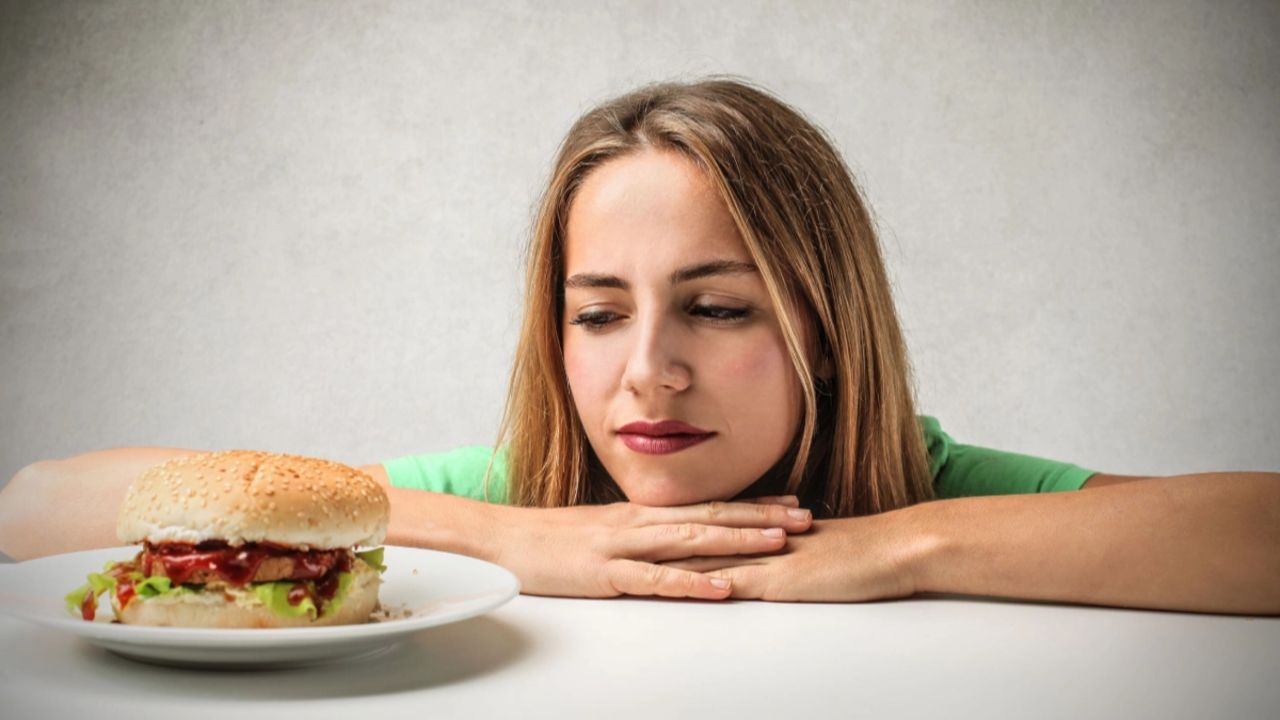 Durun ve açlığınızın kaynağını keşfedin! Gerçek açlık yavaş yavaş gelir