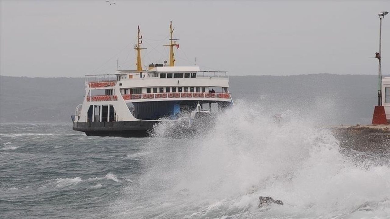 Güney Marmara feribot seferlerine hava muhalefeti