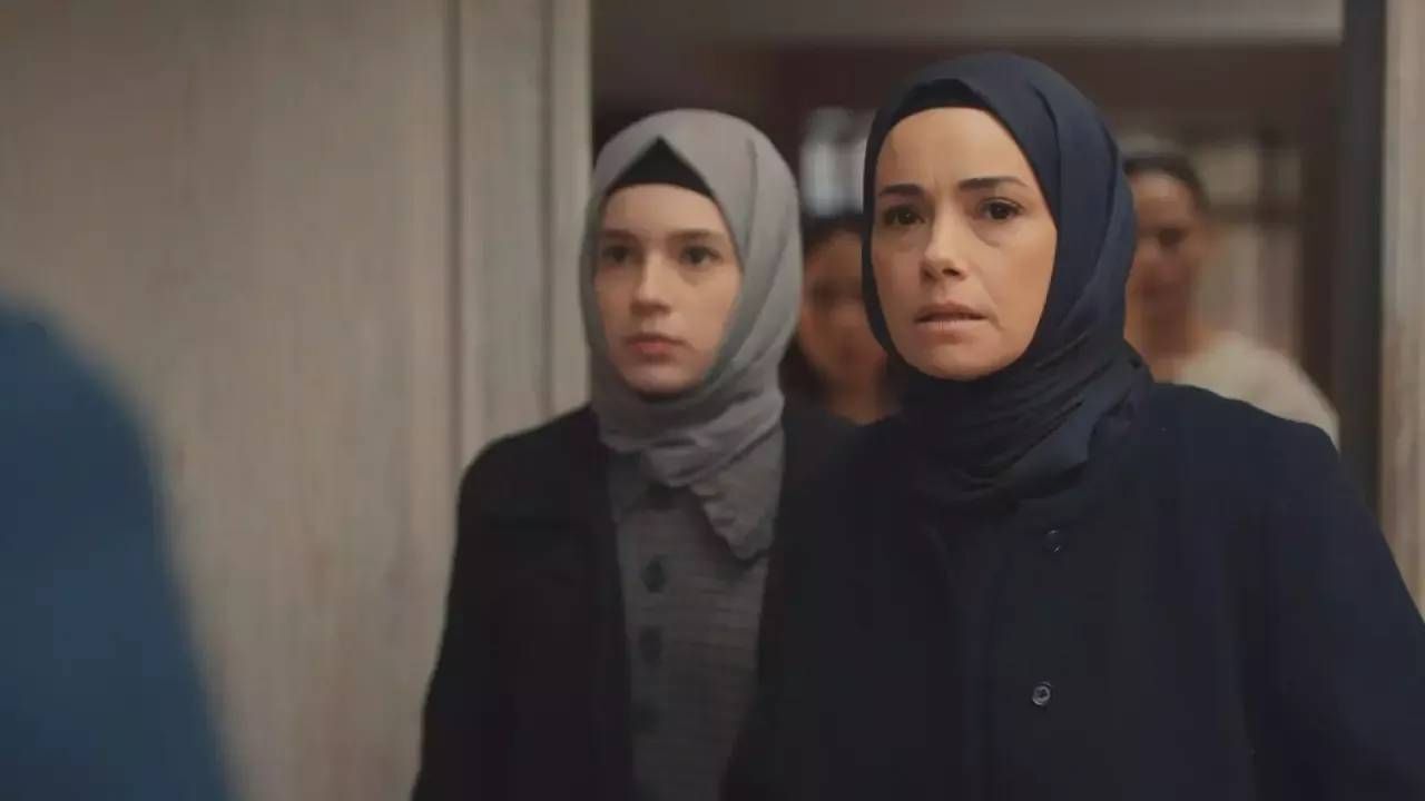 Özgü Namal ekranlara geri dönüyor! Yeni imajı görenleri şaşkına çevirdi