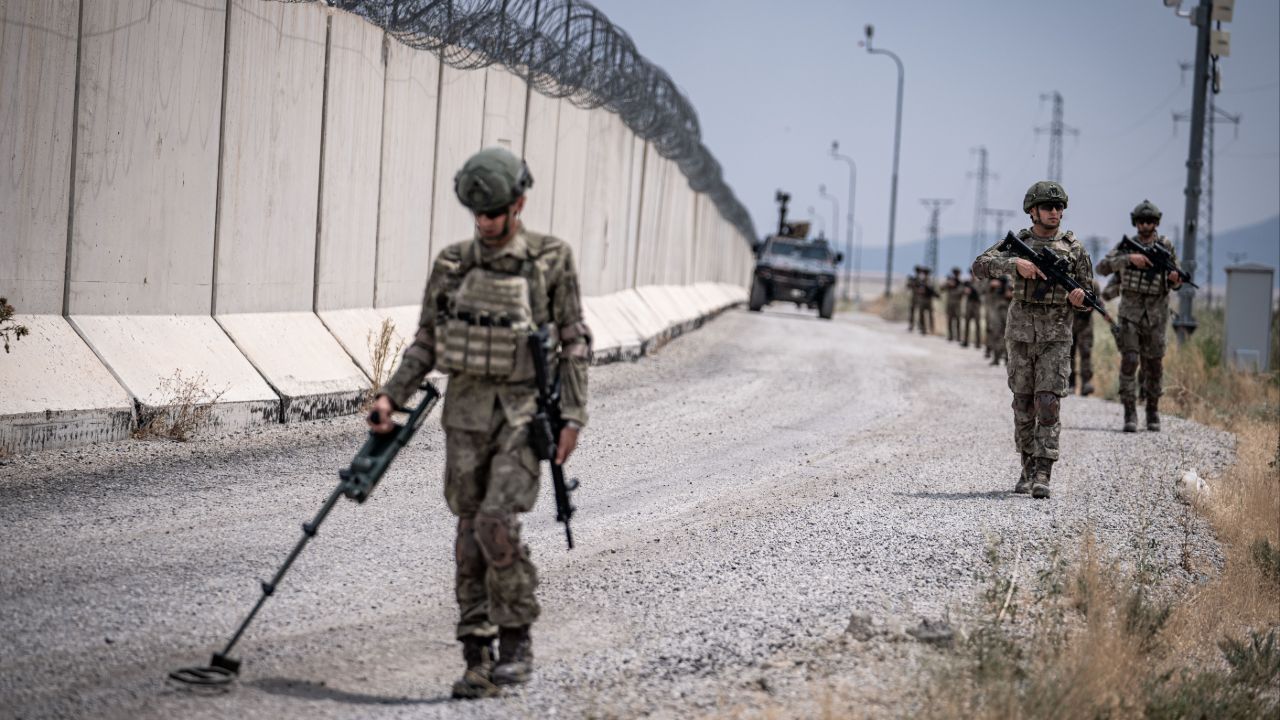 Kuş uçurtmuyorlar! Mehmetçik’ten İran sınırında süper gözetleme 