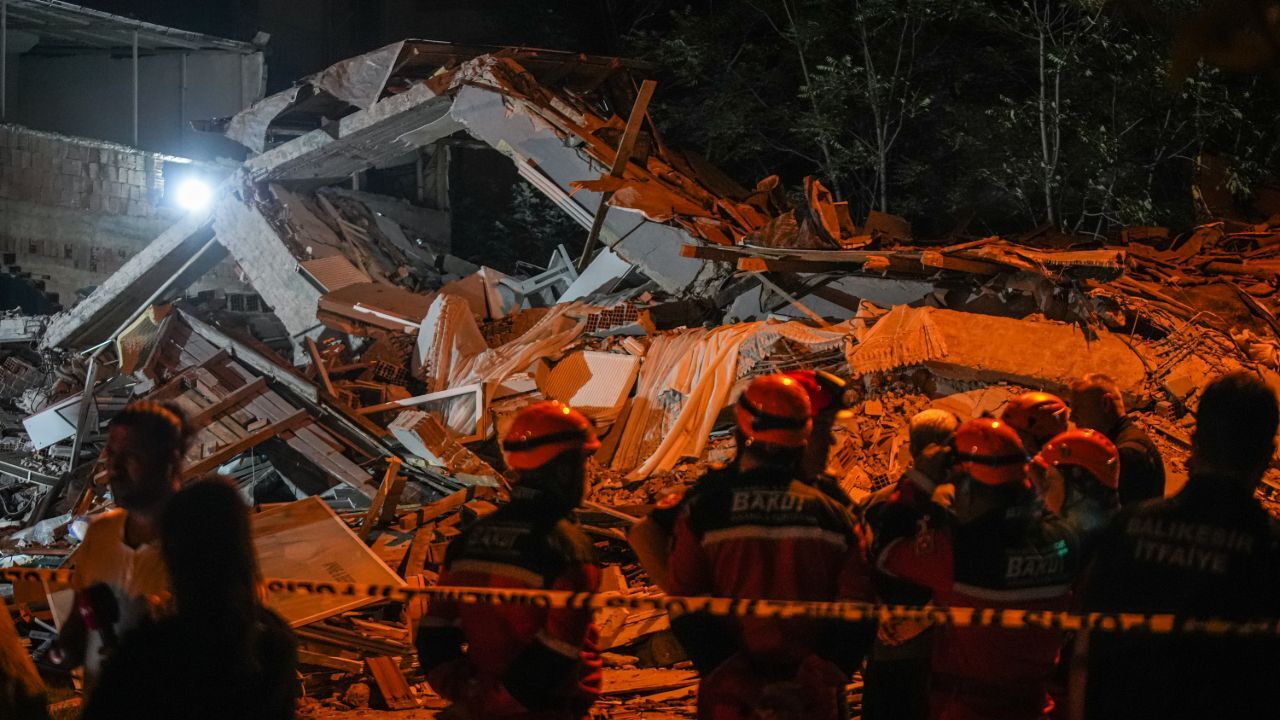 Balıkesir'de deprem sonrası tatil kararı!