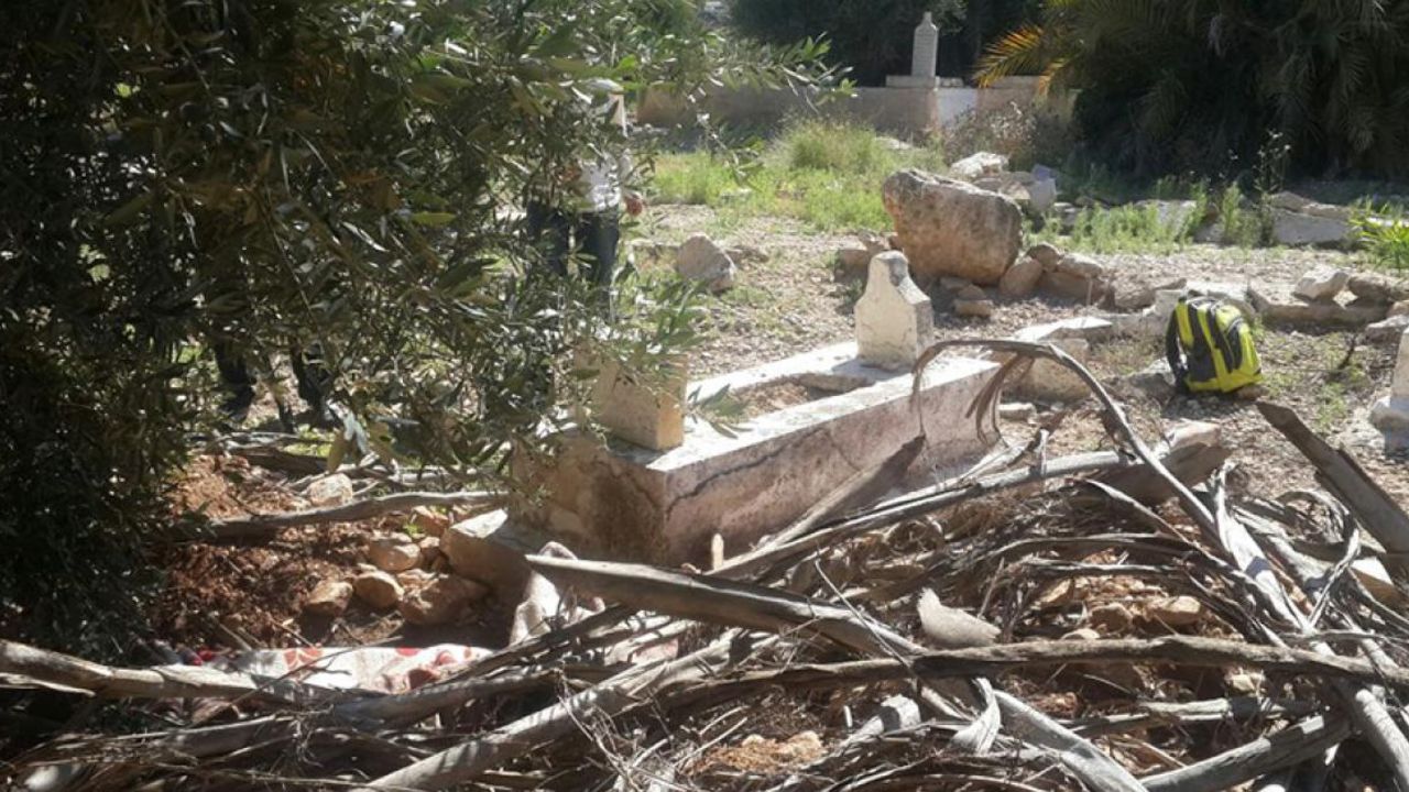 İsrail El-Kassam’ın mezarını hedef aldı!