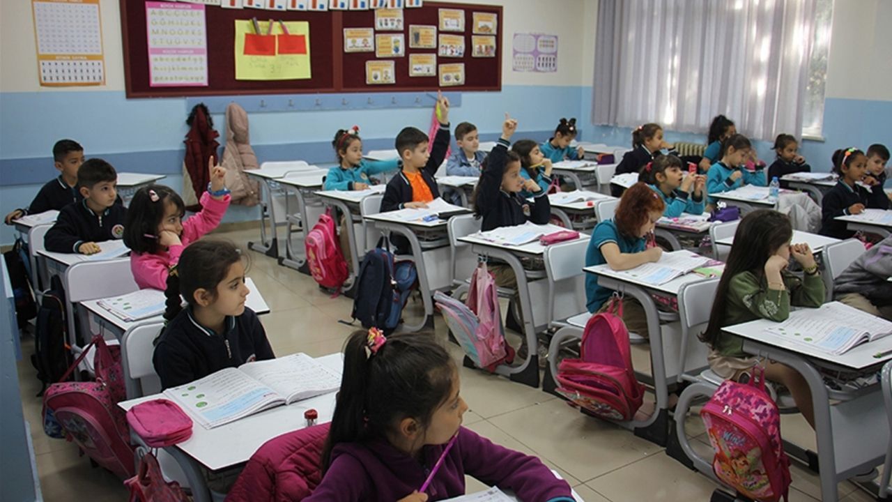 2025 - 2026 eğitim öğretim yılı ne zaman? Ara ve yarıyıl tatilinde takvim belli oldu