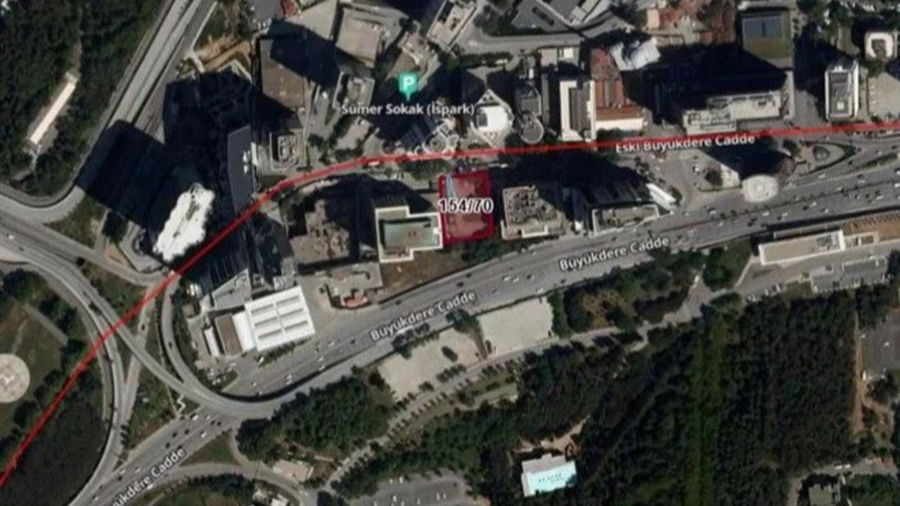 İstanbul'un göbeğinde! Gökdelenlerin arasındaki arsa 1,5 milyar liraya satışa çıktı