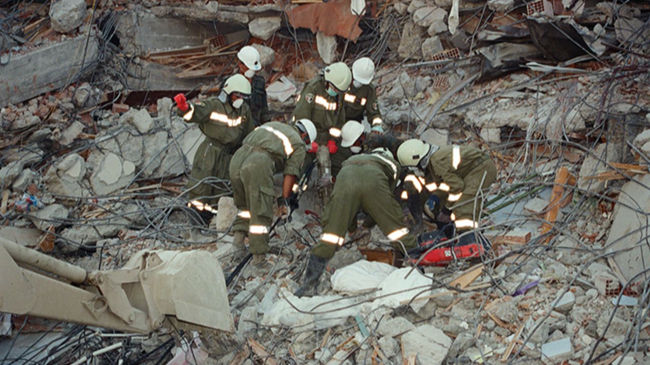 17 Ağustos 1999 depreminde kaç kişi öldü?