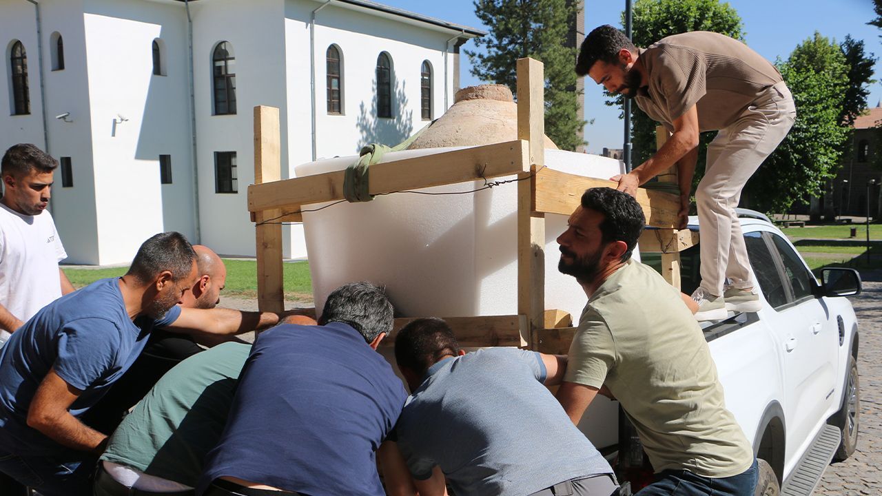 Eşi ölünce ihbar etti: Evinden kilolarca ağırlığında servet çıktı! Ekipler taşıyamadı...
