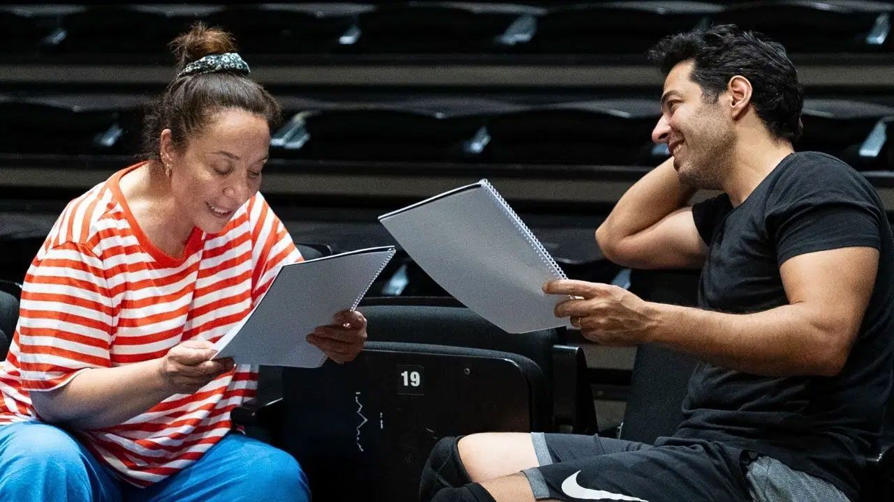 Binnur Kaya ve Mert Fırat’tan “Açık Aile”: Kara komedi rüzgarı esecek