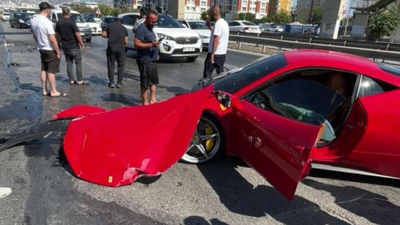 Büyükçekmece'de milyonluk kaza: Spor arabayı pert eden kişi tamir ustası çıktı