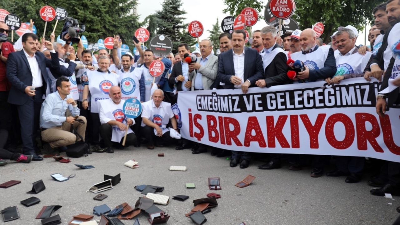 Memurun grev hakkı var mı, memurlar grev yapabilir mi? İş bırakma eylemi sonrası merak ediliyor