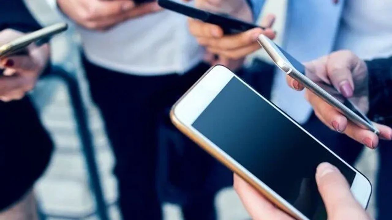 Okulda cep telefonu tamamen yasaklanıyor! Avrupa ülkesinden net karar