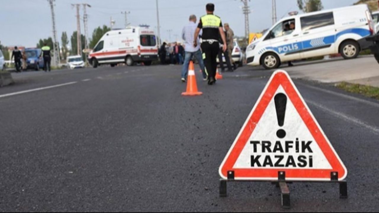 Ehliyetsiz sürücü deprem gibi dehşet saçtı! Evin bahçesine uçtu, yaralılar var