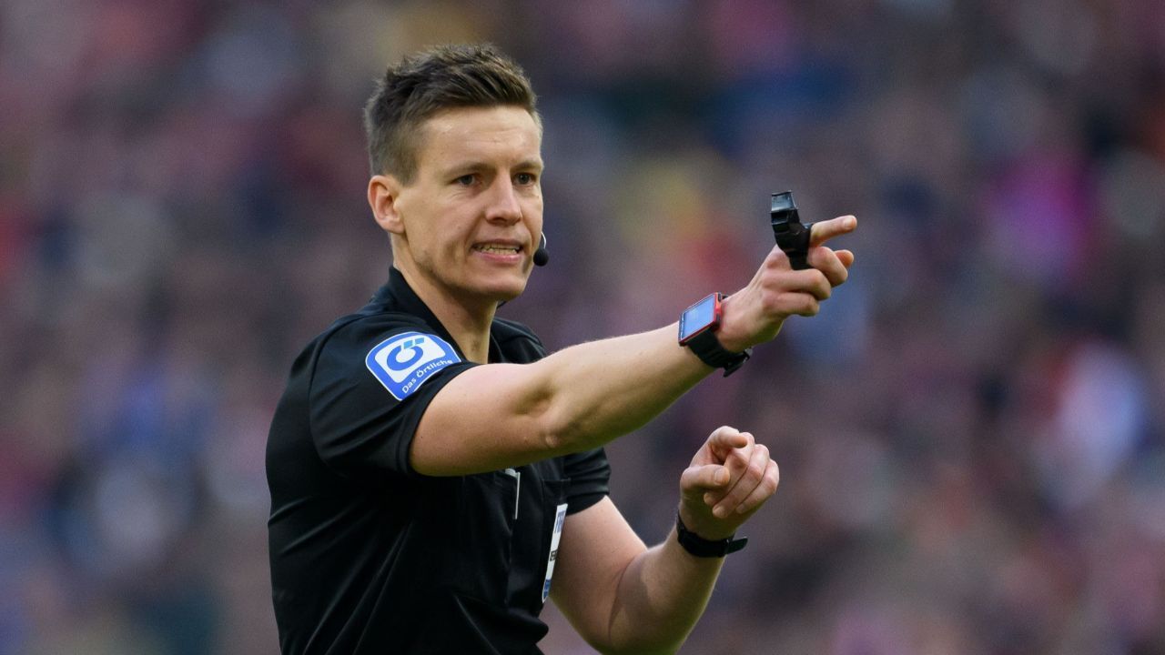 Fenerbahçe Benfica maçı hakemi Daniel Siebert nereli, hangi maçları yönetti? VAR koltuğunda Christian Dingert oturacak!
