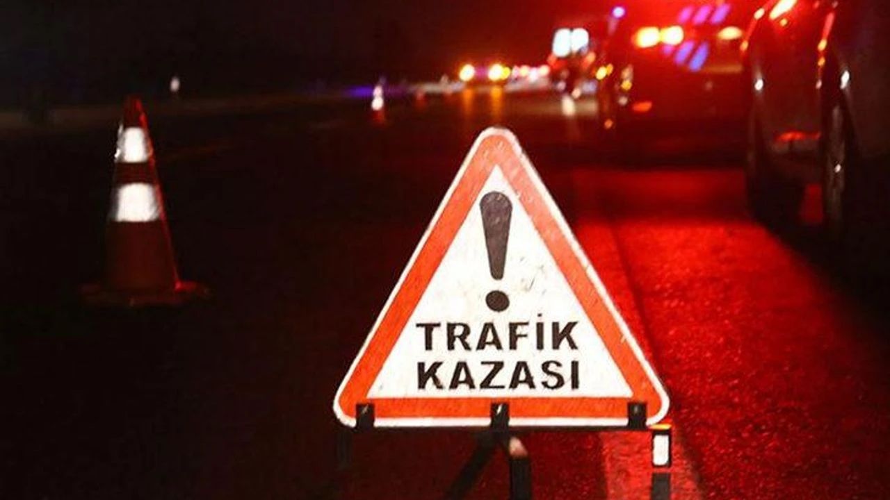Isparta'da tarım aracı ile otomobil çarpıştı: 1 kişi öldü