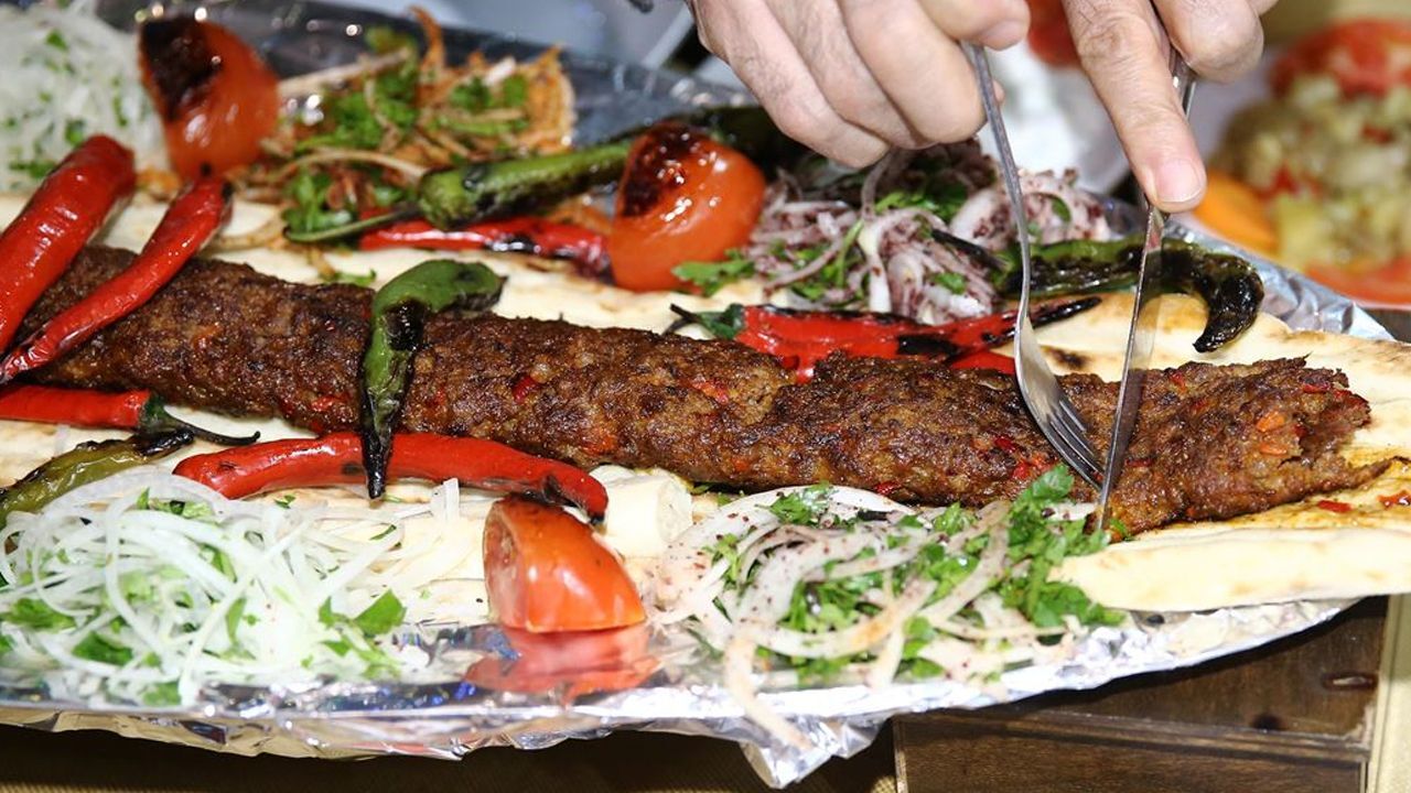 Damakları çatlatan Adana kebabı ile ilgili kritik uyarı! "Eğer kıyma dağılmıyorsa..."
