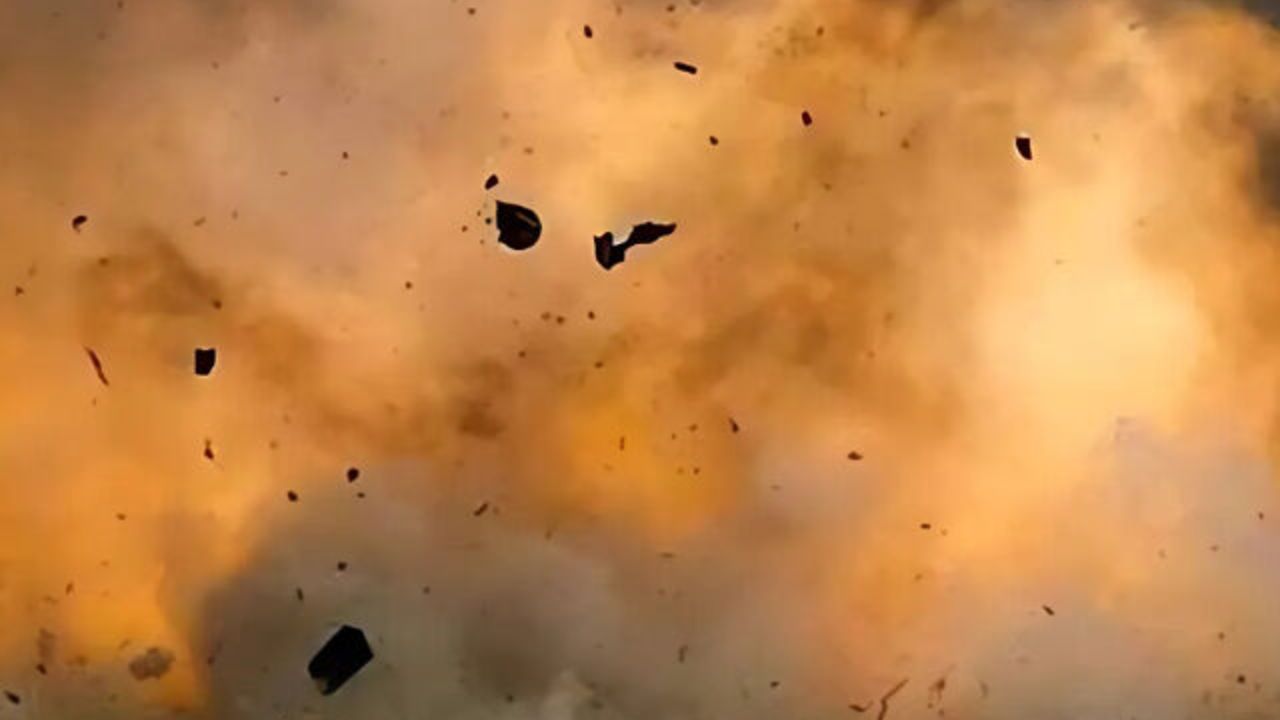 Havai fişek deposunda patlama anı kamerada: 2 ölü, çok sayıda yaralı var