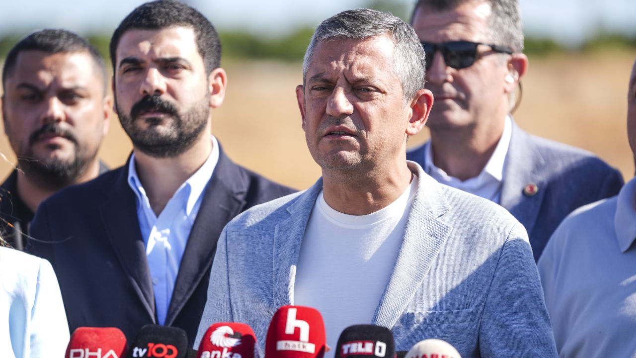 Özgür Özel, cuma namazı çıkışı çağrı yaptı: TBMM'yi olağanüstü toplantıya çağırıyoruz