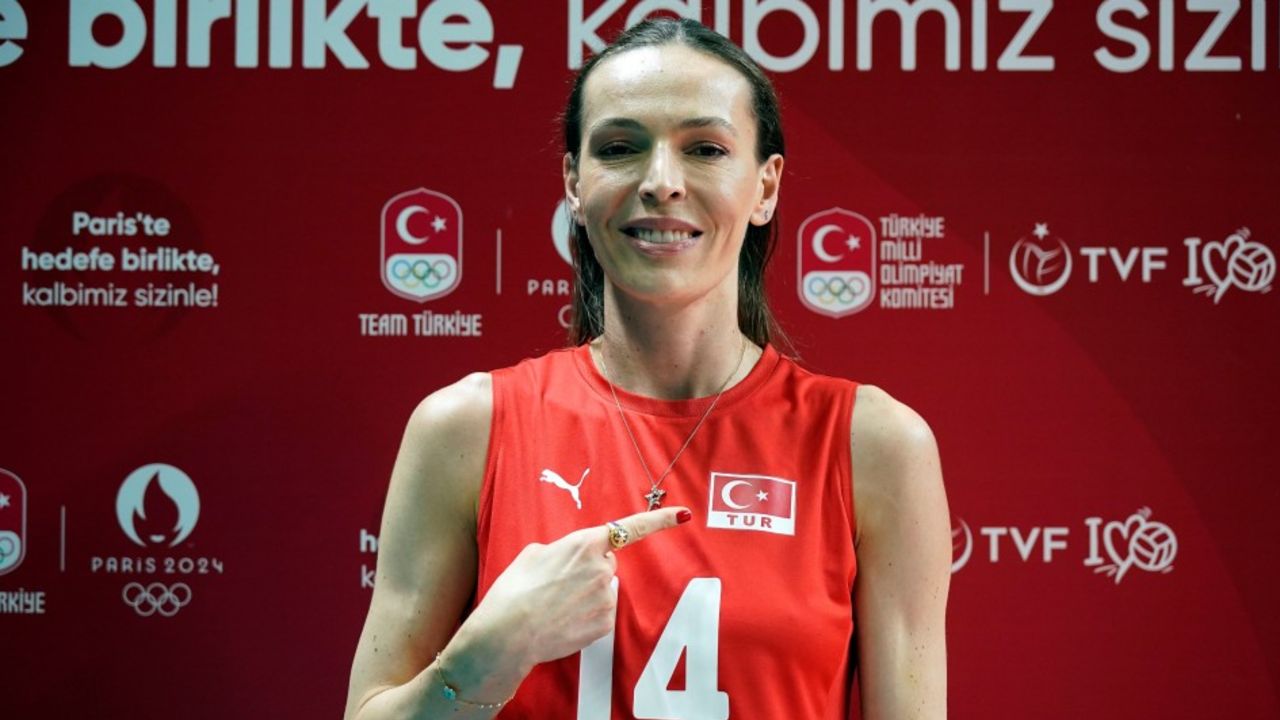 Eda Erdem voleybolu bıraktı mı, neden yok, Milli takımdan ayrıldı mı? Türkiye-İspanya voleybol maçında nefesler tutuldu!