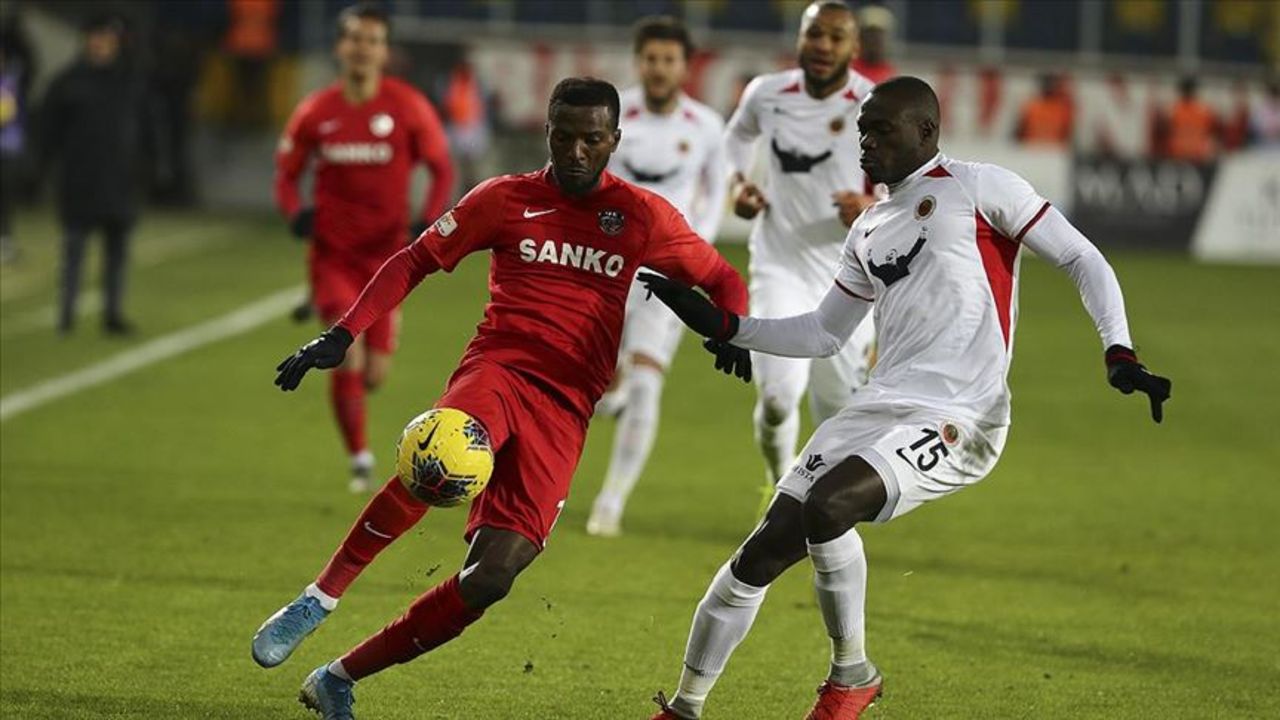 Gaziantep FK - Gençlerbirliği maçı hangi kanalda, şifresiz mi? Süper Lig'de heyecan dorukta!