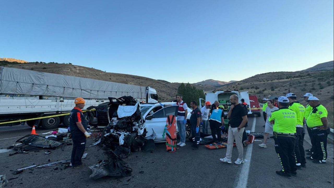 Katliam gibi kaza! 4 kişi öldü, 2 kişi yaralandı