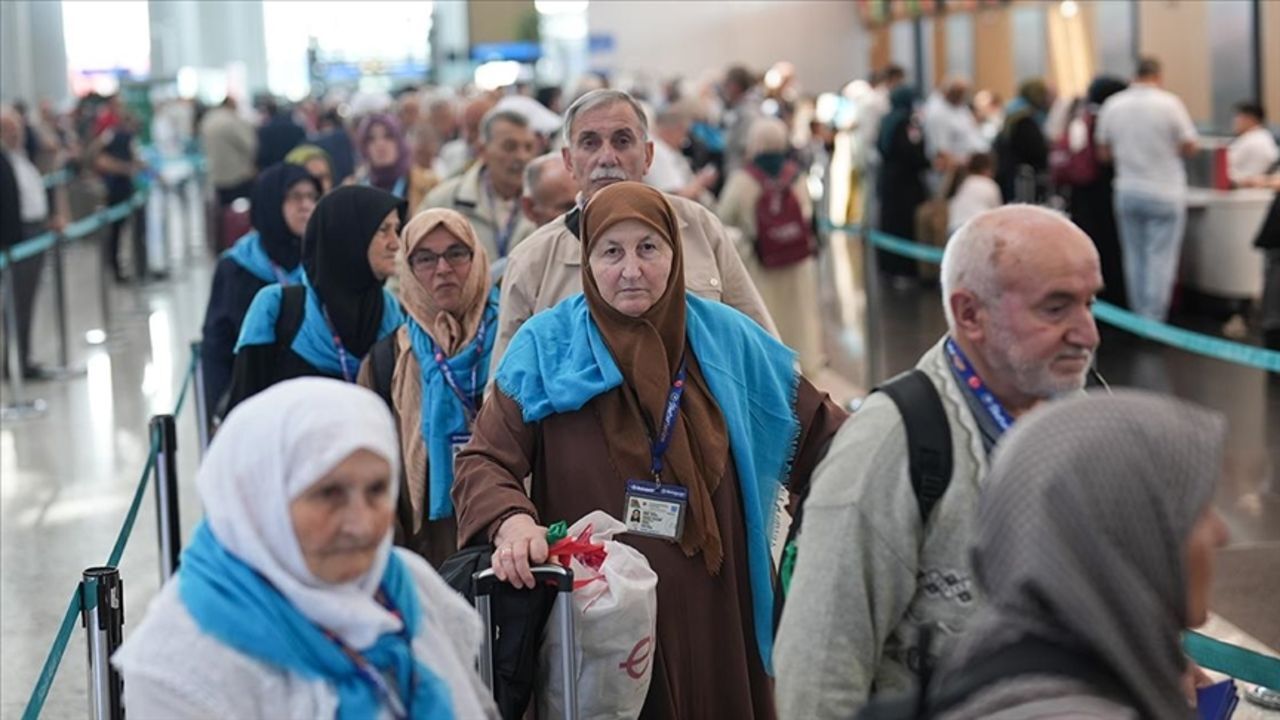 Kurasız hac var mı? Açıklamalar peş peşe geldi, Bakanlık harekete geçti