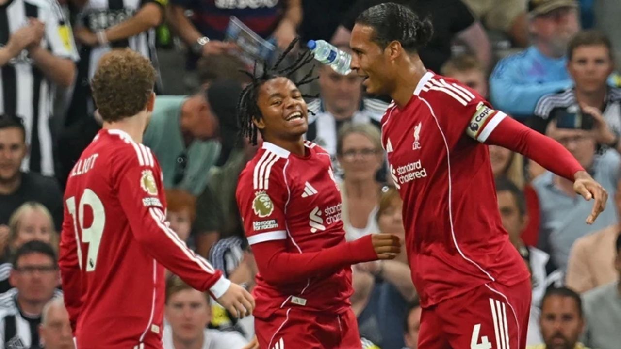 16'sında dünya devini ipten aldı! Liverpool'un galibiyeti 90+10'da Ngumoha ile geldi