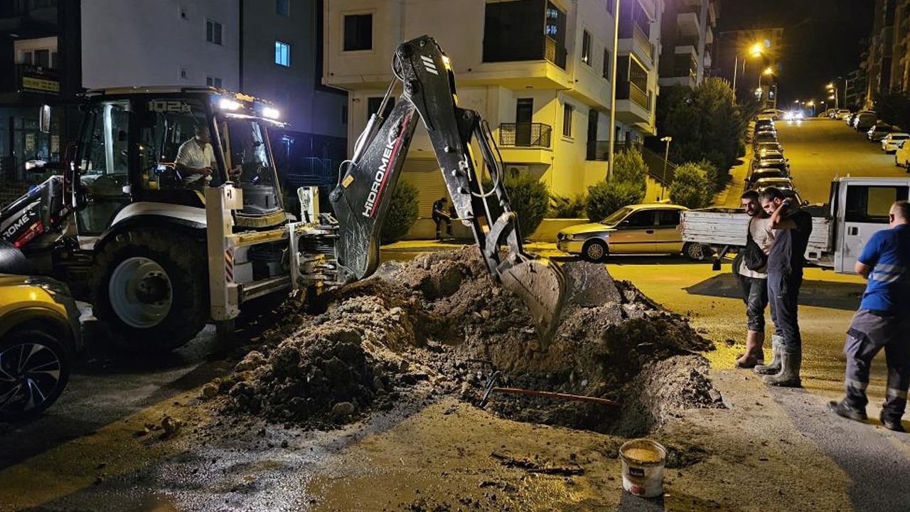 Edirne'de gece vakti korku dolu anlar! Su boru hattı çalışması sırasında doğal gaz patladı görseli