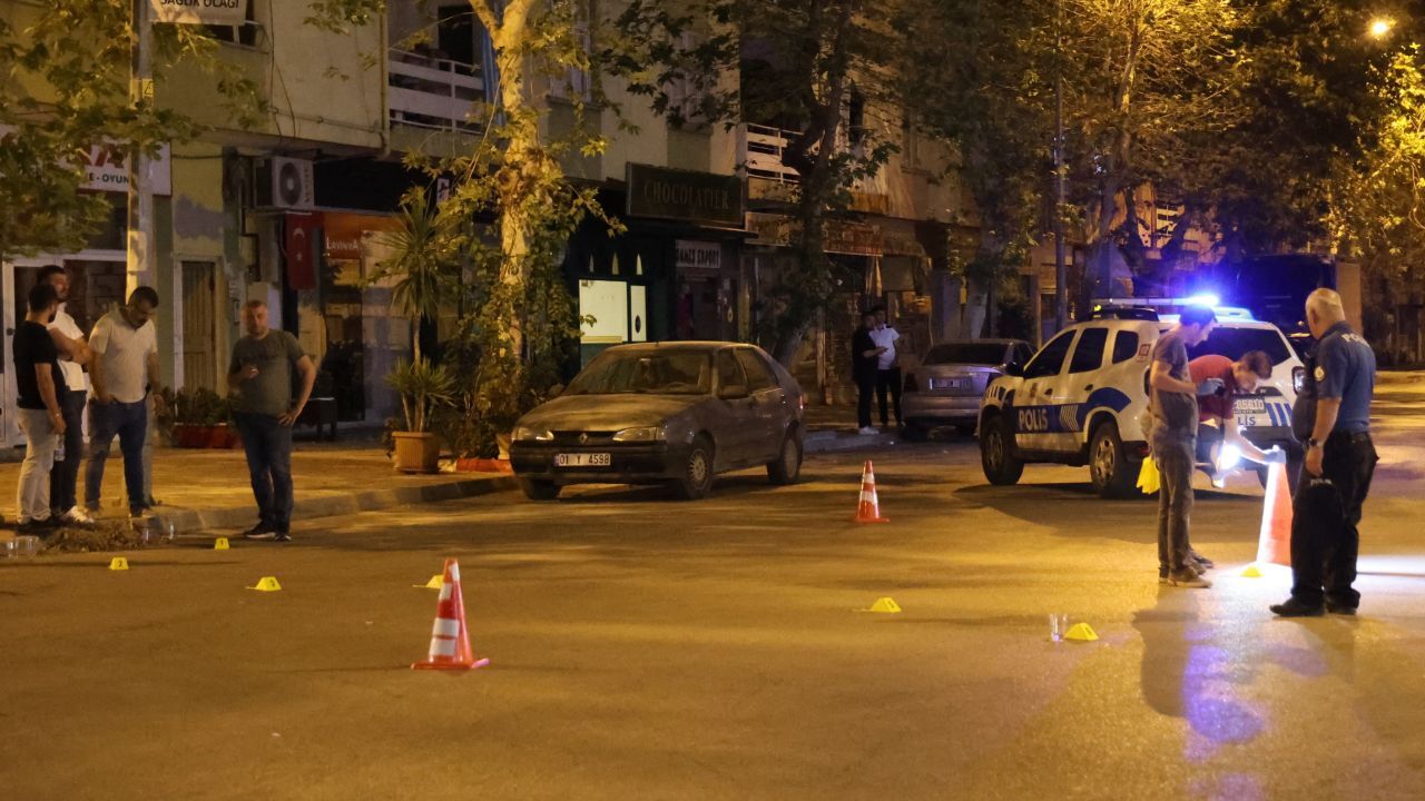 Motosikletle gelip kafeye kurşun yağdırdılar! Her yerde aranıyorlar