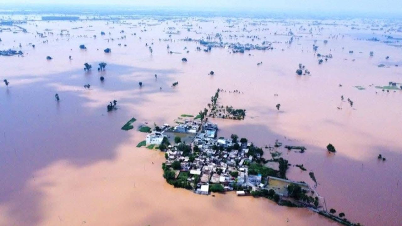 Pakistan felaketi yaşıyor! Yüzlerce köy sular altında: Çok sayıda kişi hayatını kaybetti