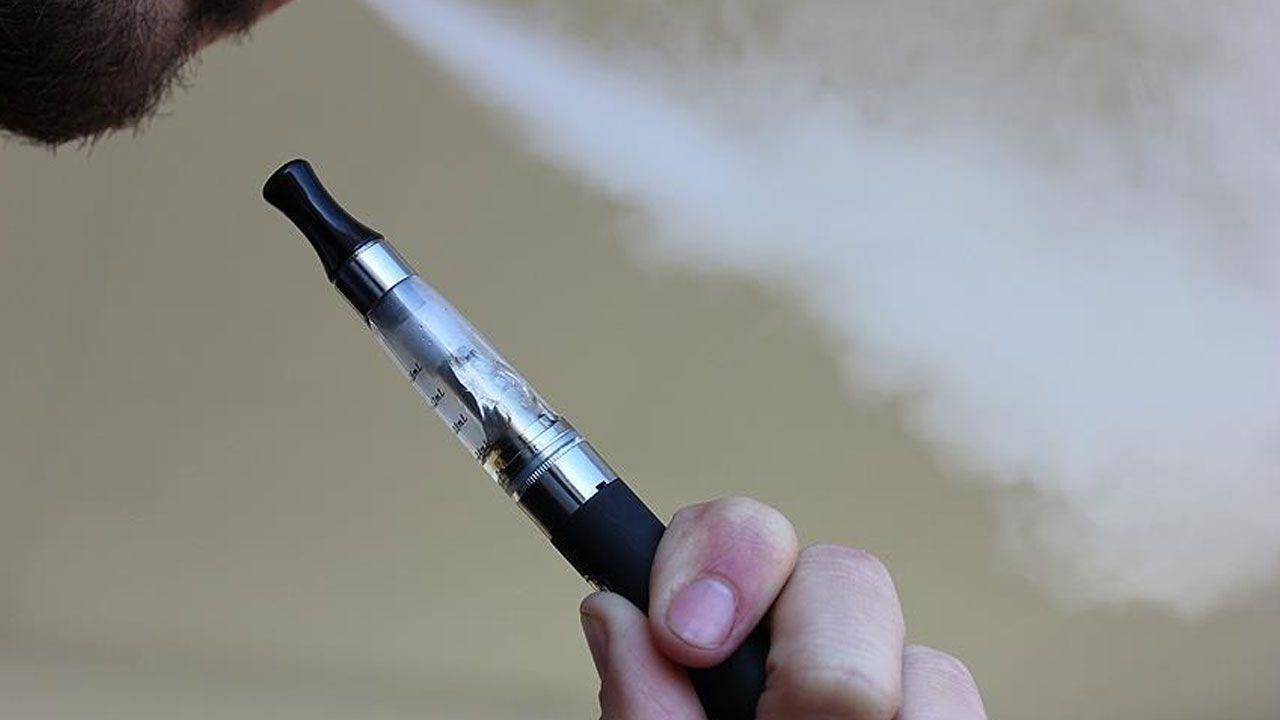 Elektronik sigara yasağının kapsamı genişliyor! Para cezası ve seyahat yasağı yolda