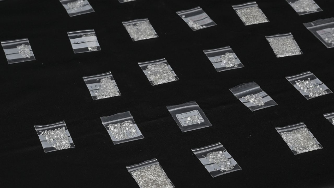 Kapalıçarşı’da kaçak pırlanta operasyonu: 30 şüpheli tutuklandı