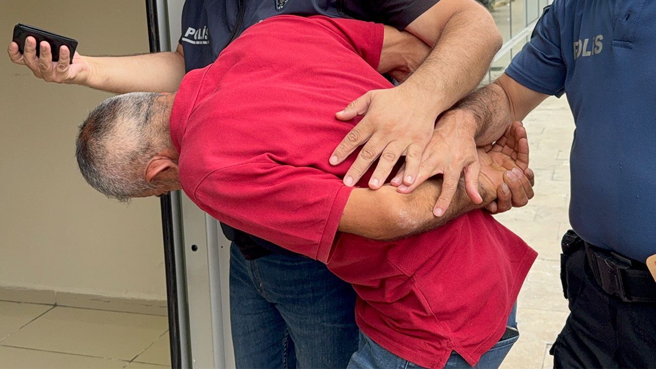 Tramvayda mide bulandıran iddia! Yolcular dövüp polise teslim etti