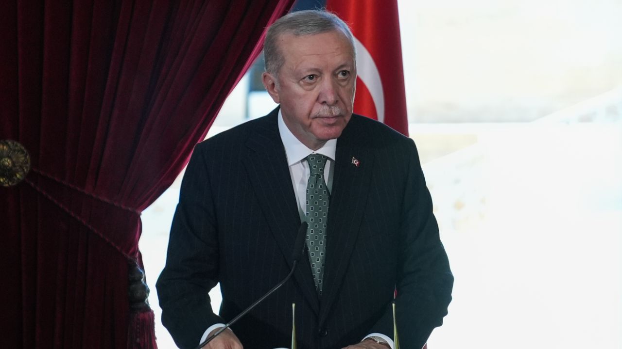 Cumhurbaşkanı Erdoğan'dan Anıtkabir'de dikkat çeken mesaj: 100 yıl sonra da sinsi hesaplar peşindeler görseli