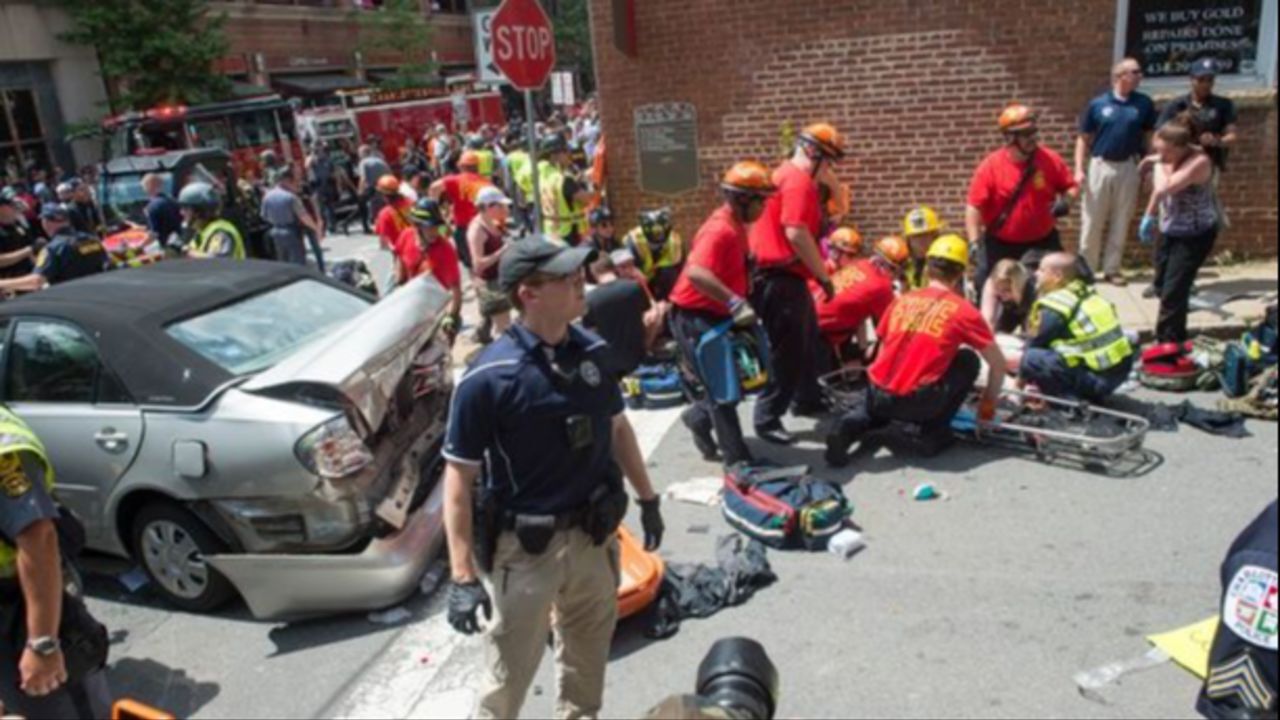 Fransa’da dehşet! Araç kalabalığa daldı: Ölü ve yaralılar var
