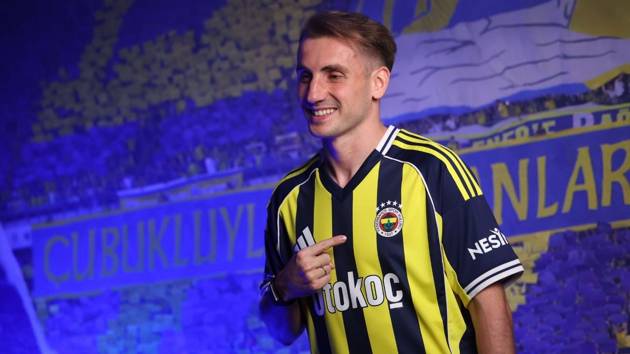 Kerem Aktürkoğlu resmen Fenerbahçe'de: Transferini ve “şerefli kulüp” sözlerini anlattı