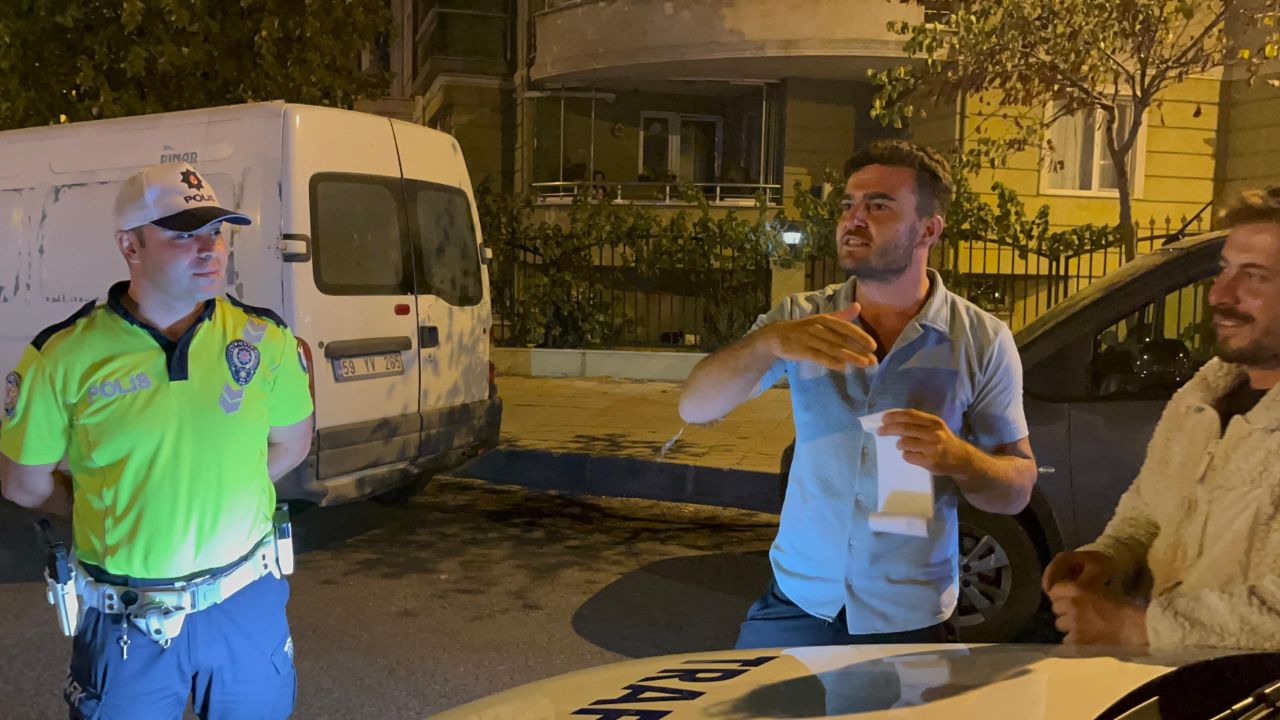 Ehliyetini ilk kez yakalatan alkollü sürücü polisleri tebrik etti: Helal olsun diyorum, devletimiz sağ olsun