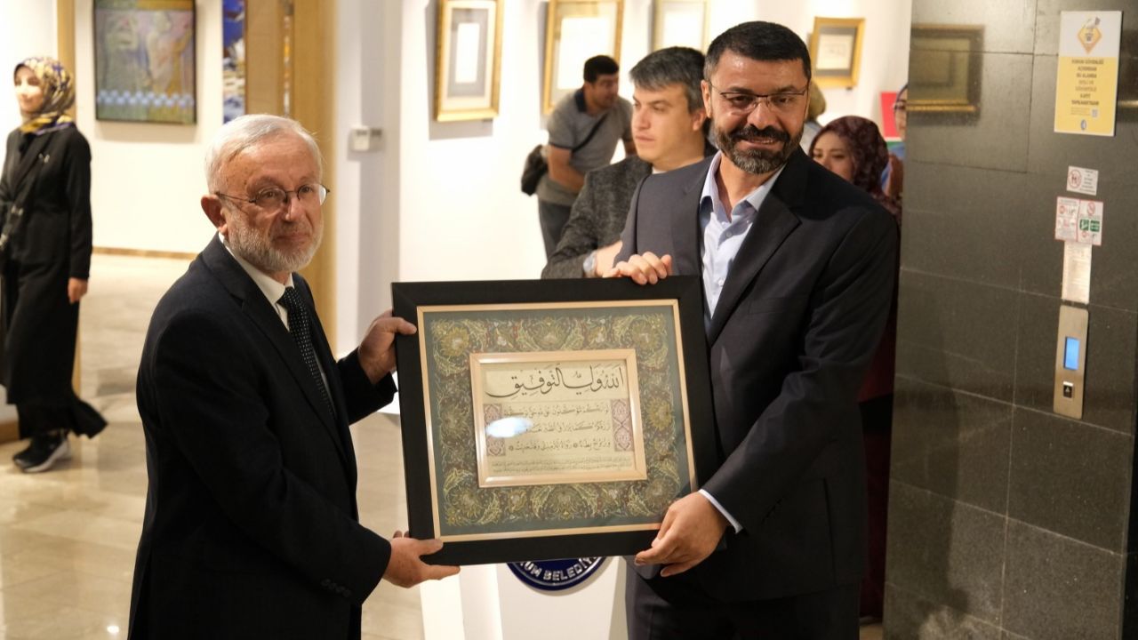 İcazet sergisine yoğun ilgi! Akademisyenlerle sanatçılar bir araya geldi görseli