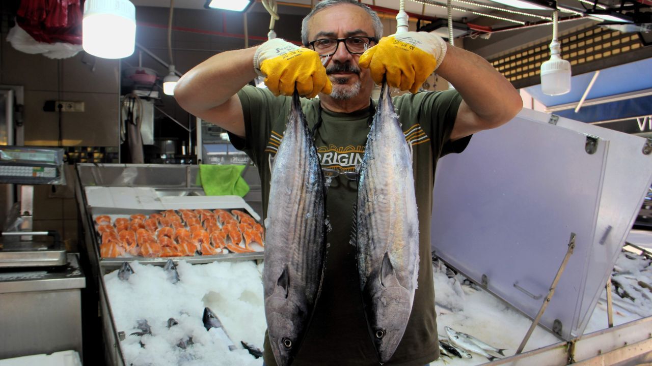 Ne palamut ne de hamsi! Denizden adeta fışkırıyor, fiyatı 1.800 liradan 800 liraya düştü