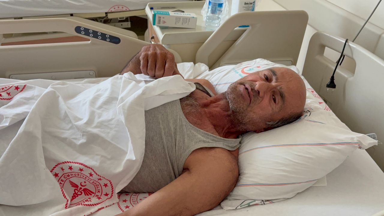 Ayı saldırdı, o kaçtı! Ağaca tırmansa da 2 ayağını kırdı