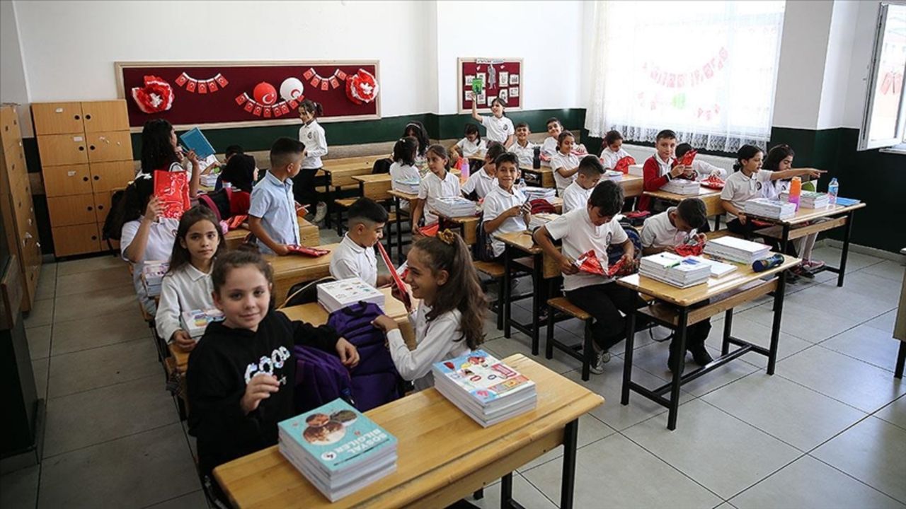 Okullar 8 Eylül'de saat kaçta açılacak? görseli